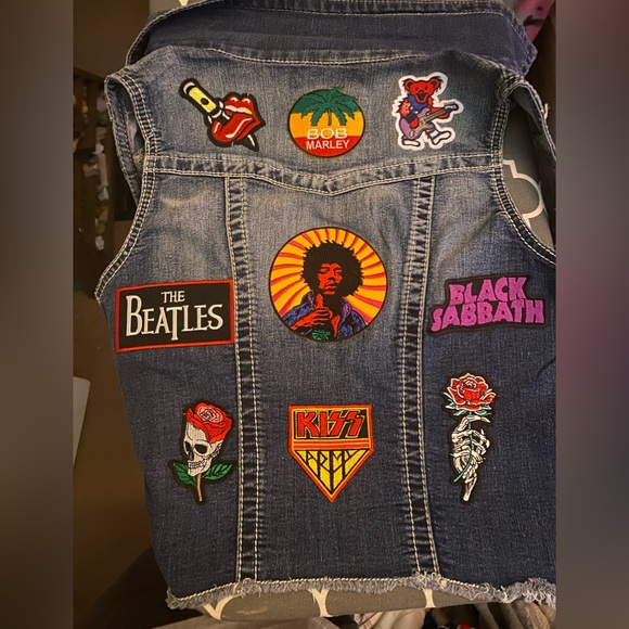CUSTOMIZED DENIM VEST JACKET W/ THE ICONIC ROCK BANDS!! 16 PATCHES/1 BUTTON!! - Picture 8 of 8